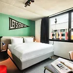 The Social Hub Alexanderplatz 4* Berlín