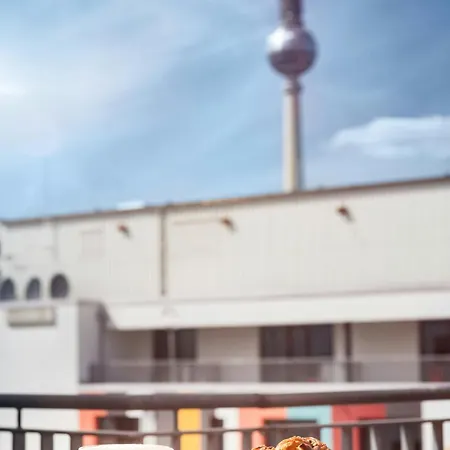 The Social Hub Alexanderplatz 4*