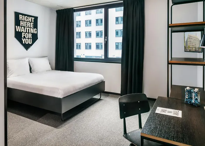 The Social Hub Alexanderplatz 4*