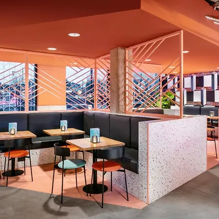 The Social Hub Alexanderplatz Hotel 4*