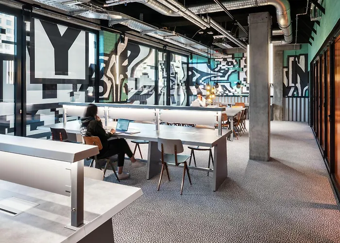 The Social Hub Alexanderplatz Otel 4*